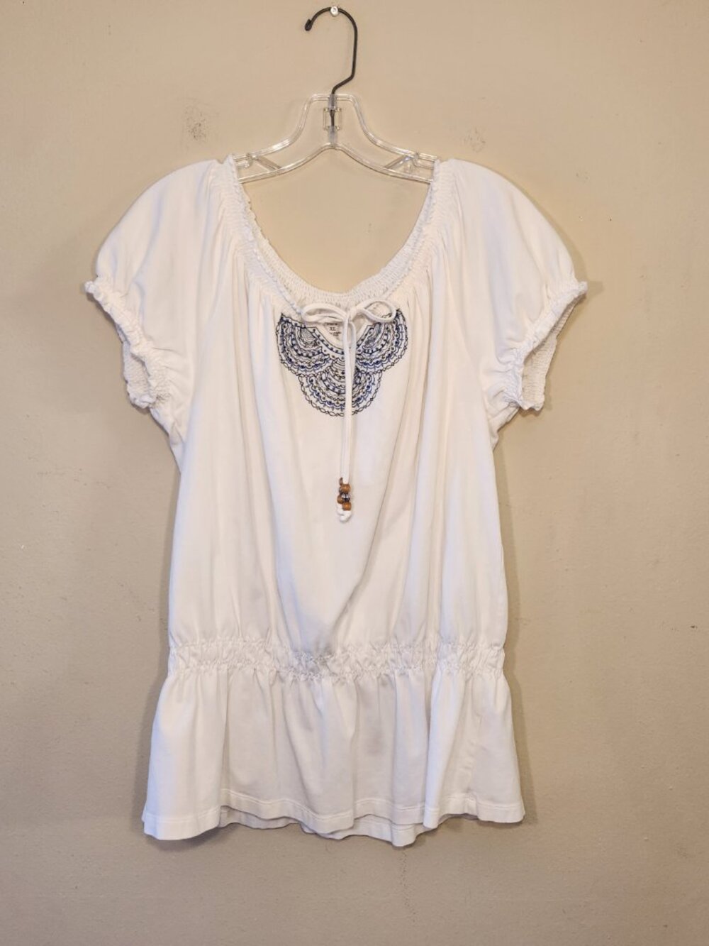 Croft & Barrow white gathered top with blue embroidered detail size XL